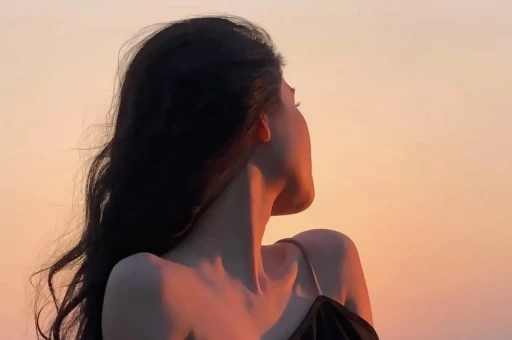 江歌妈妈停播20天后复播被众网友质疑人设崩塌了？